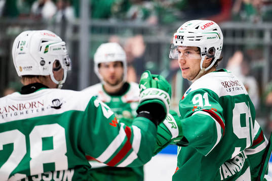 Rögles Adam Tambellini jublar