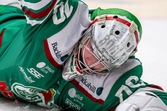 Rögles målvakt Calle Clang jublar