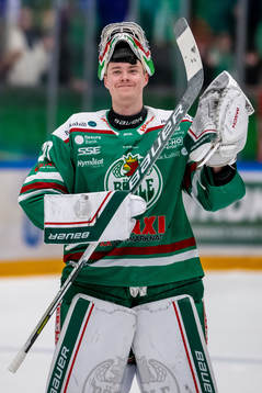 Rögles målvakt Calle Clang jublar