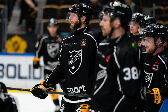 Skellefteås Petter Granberg  i Arvidsjaurs matchtröja