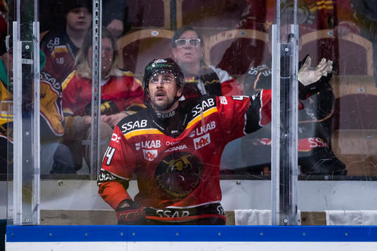 Luleås Jonathan Andersson reagerar
