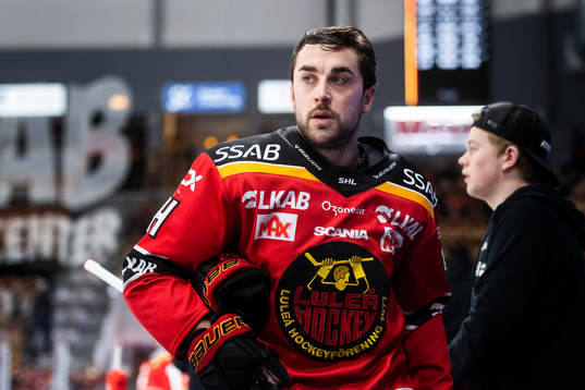 Luleås Jonathan Andersson utan hjälm