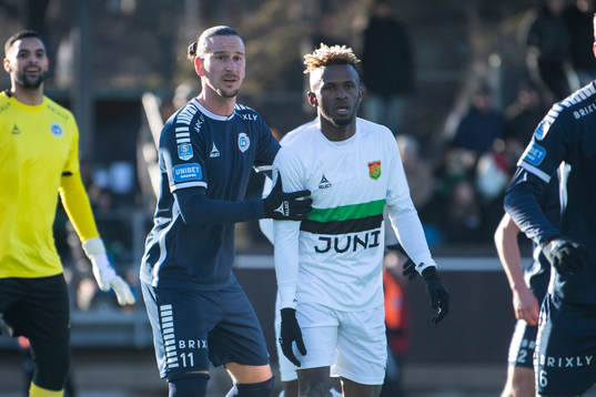 Utsiktens Edin Hamidovic  och GAIS Rickard Emeka Friday