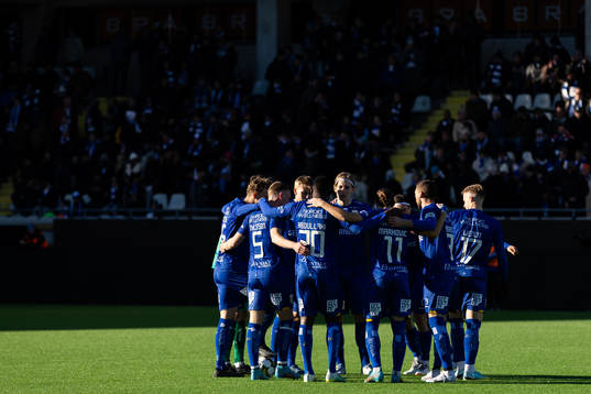 IFK Göteborgs spelare samlade innan fotbollsmatchen i Svenska Cupen mellan IFK Göteborg och IFK Norrköping den 5 mars 2023 i Göteborg. 