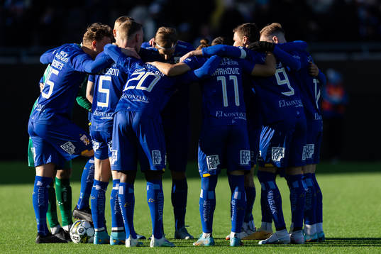 IFK Göteborgs spelare samlade innan fotbollsmatchen i Svenska Cupen mellan IFK Göteborg och IFK Norrköping den 5 mars 2023 i Göteborg. 