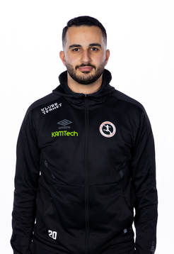 Örebros assisterande tränare Rafi Isak poserar för ett porträtt den 7 mars 2023 i Örebro.
