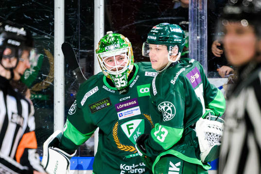 Färjestads målvakt Dennis Hildeby och Daniel Viksten