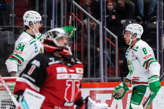 Rögles Adam Edström och Linus Sandin jublar