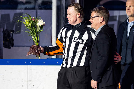 Domare Pehr Claesson tackas av