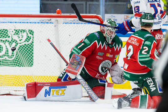 Oskarshamns Antti Suomela (ej i bild) skjuter 2-2 i mål