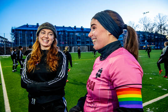 Bla gjennom flere bilder av Fotboll, Vänskapsmatch, Backarnas FF - Las Presidentas
