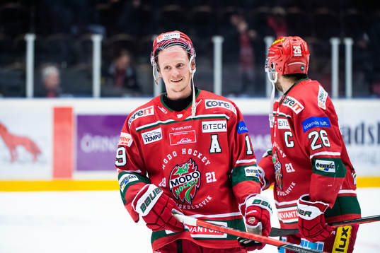 Modos Erik Karlsson jublar