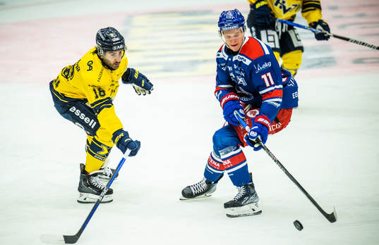 HV71s Joseph Laleggia och Oskarshamns Antti Suomela