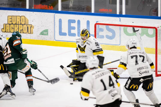 Kristianstads Daniel Ljungman missar målchans mot