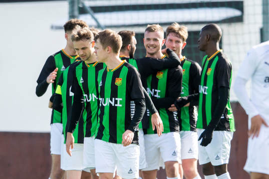 GAIS spelare jublar efter 1-0 (målskytt Alexander Ahl Holmström)