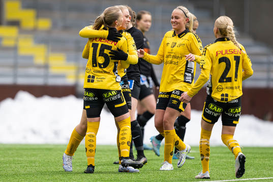 Elfsborgs Elin Johansson, Evelina Brink, Matilda Ståhlbom Karlsson och Tea Skoglund jublar efter mål
