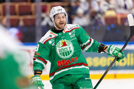 Rögles Linus Sandin jublar