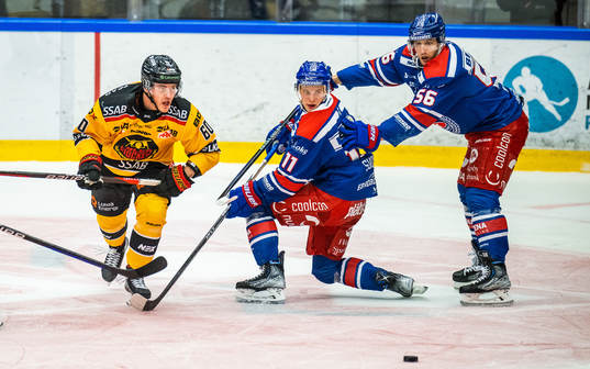 Luleås Julius Honka mot Oskarshamns Antti Suomela och