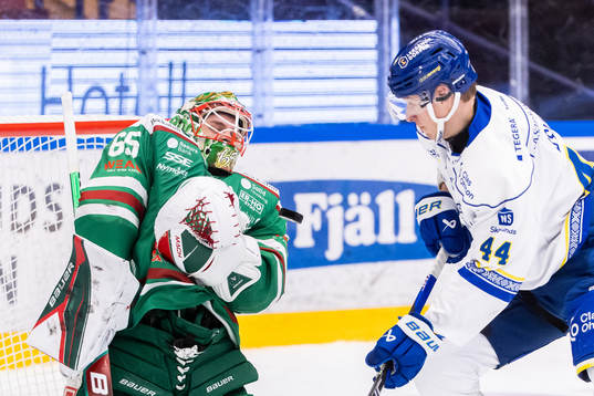 Leksands Carter Ashton oroar mot Rögles målvakt