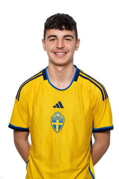 Bleon Kurtulus i P16-landslaget poserar för porträtt den 14 mars 2023 i Stockholm. 
