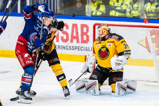 Oskarshamns Antti Suomela oroar mot Luleås Julius Honka