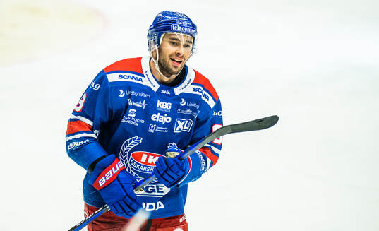 Oskarshamns Ahti Oksanen jublar