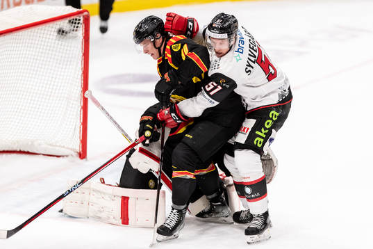 Malmö Redhawks Emil Sylvegård mot Brynäs David Sklenicka