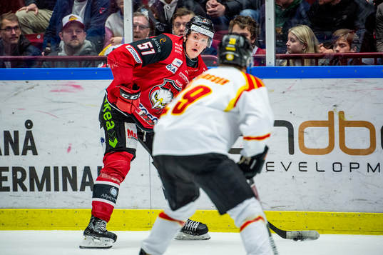 Malmö Redhawks Emil Sylvegård mot Brynäs Oscar Birgersson