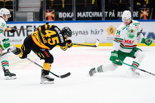 Skellefteå AIKs Oscar Möller och Rögles Adam Edström