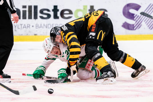 Rögles Marco Kasper och Skellefteå AIKs Pär Lindholm