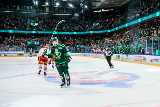 Färjestads Theodor Lennström jublar