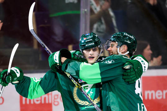 Färjestads Lucas Forsell och Theodor Lennström jublar