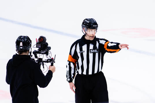 Domare Domare Tobias Björk godkänner 3-4 målet av Malmö