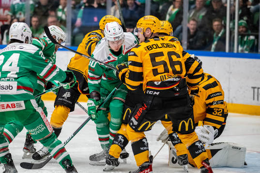 Rögles Oskar Stål-Lyrenäs  framför Skellefteås