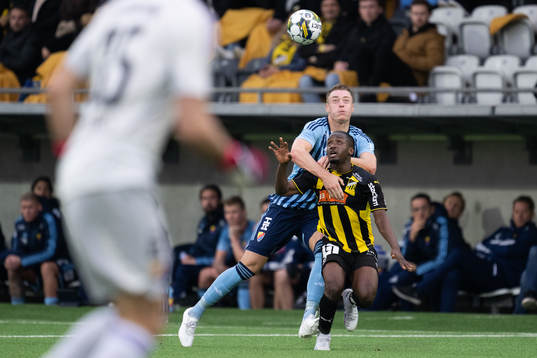Djurgårdens Jesper Löfgren och Häckens Ibrahim Sadiq