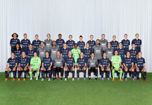  Jo-Anne A. T. Cronquist, Olivia Holdt, Emma Jansson, Assisterande tränare Ieva Cederström, Halimatu Ayinde, Gina Chmielinski, Mikaela Stojanovska, Emilia Larsson, Sjuksköterska Tina Lindqvist, Mia Persson, Bea Sprung, Tilde Björklund. Mittenledet från vänster: Isabella Obaze, Loreta Kullashi, Fystränare Tim Stjerna, Lagläkare Antonio Beltran, Bianca Schmidt, Angel Mukasa, Karin Lundin, Fysioterapeut Suad Mujkovic, Målvaktstränare Shannon Lynn, Rebecca Knaak, Cajsa Rubensson. Sittande från vänster: Fiona Brown, Ria Öling, Teagan Micah, Olivia Schough, Assisterande tränare Joel Kjetselberg, Caroline Seger, Emma Berglund, Huvudtränare Renée Slegers, Jessica Wik, Somea Polozen, Gudrún Arnardóttir, Sofie Bredgaard.
