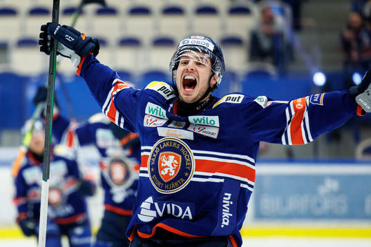 Växjös Hardy Häman Aktell jublar