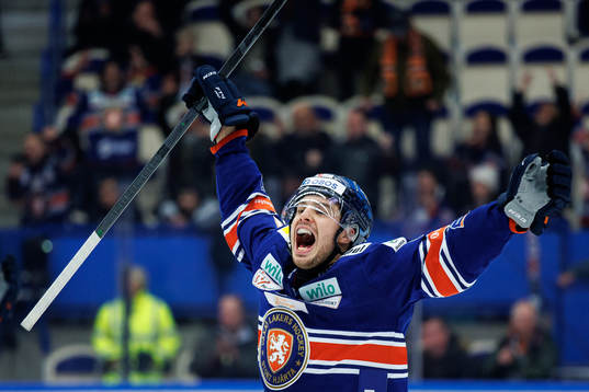 Växjös Hardy Häman Aktell jublar