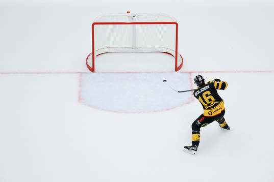 Skellefteå AIKs Linus Lindström jublar