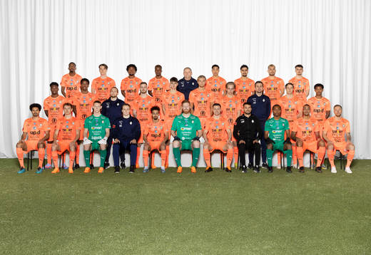  Mattias Mitku, Oskar Lindberg, Abdul-Halik Hudu, Aliyu Yakubu, Materialförvaltare Leif Sundelius, Eddie Tran, Ishak Shamoun, Marcelo Palomino, Armin Culum. Mittenledet från vänster: Emmanuel Agyeman, Hussein Mohammed, Naprapat Casper Cornén, Robin Sundgren, Theodor Hansemon, Mattis Adolfsson, Leo Lif, Fysioterapeut Luke Robertson, Fabian Ransjö, Naod Teklebrhan. 