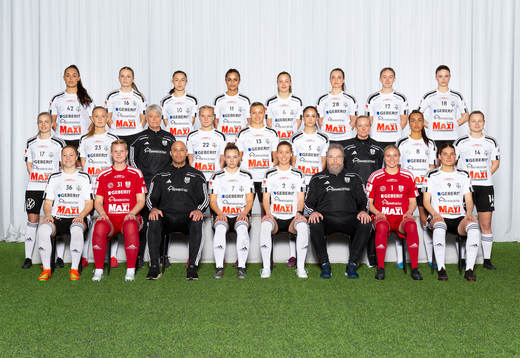  Iliriana Vllasalija, Maja Järvensivu, Valentina Metaj, Marwa Said, Tekla Höckert, Ebba Järvensivu, Emmy Olofsson, Tova Ek. Mittenledet från vänster: Mathilda Holgersson, Alexandra Olsson, Carolina Ljungkvist, Kajsa Nilsson, Matilda Nivard, Ahlam Nasr, Malin Jönsson, Elma Smajic, Vilma Hansson. Sittande från vänster: Hanna Johansson, Tess Fridberg, Markus Senften, Amanda Olsson, Wilma Karlsson, Pierre Persson, Olivia Wallner, Hanna Lundell.
