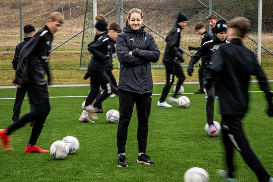 Mia Carlsson, instruktör i MFF-akademi poserar för ett porträtt