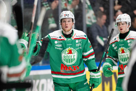 Rögles Oskar Stål-Lyrenäs jublar