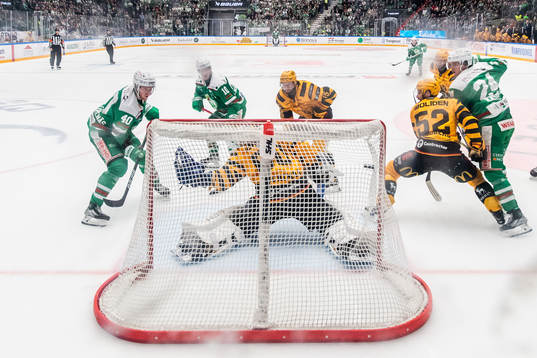 Rögles Oskar Stål-Lyrenäs (tv) gör 2-1 målet bakom