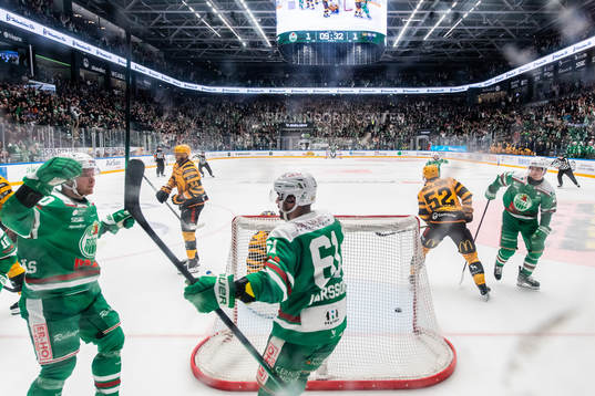 Rögles Oskar Stål-Lyrenäs (tv) jublar med Ludvig Larsson