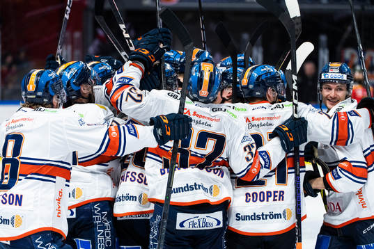 Växjös spelare jublar