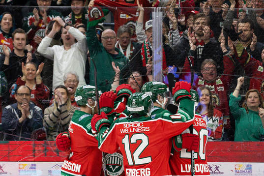 Frölundas spelare jublar