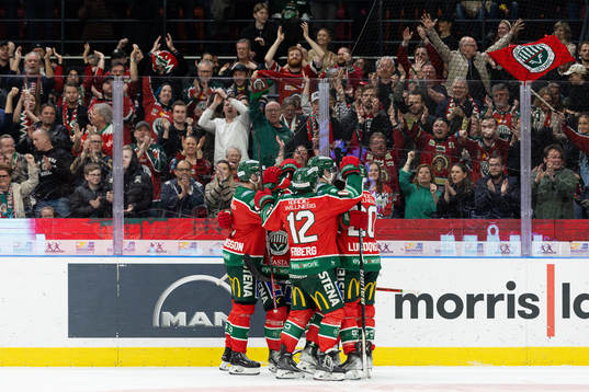 Frölundas spelare jublar