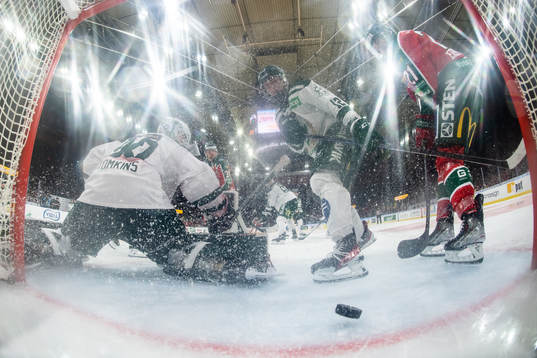 Frölundas Loui Eriksson styr in 4-0 i mål bakom
