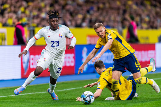 Johan Bakayoko of Belgium competes for the ball with Viktor